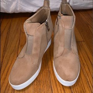 Casual suede wedge boots